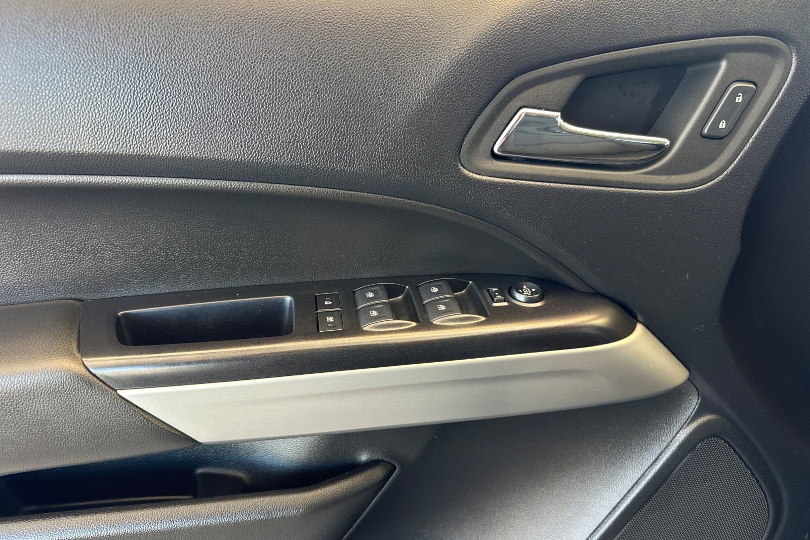 Used 2022 Chevrolet Colorado LT w/ LT Convenience Package image 11