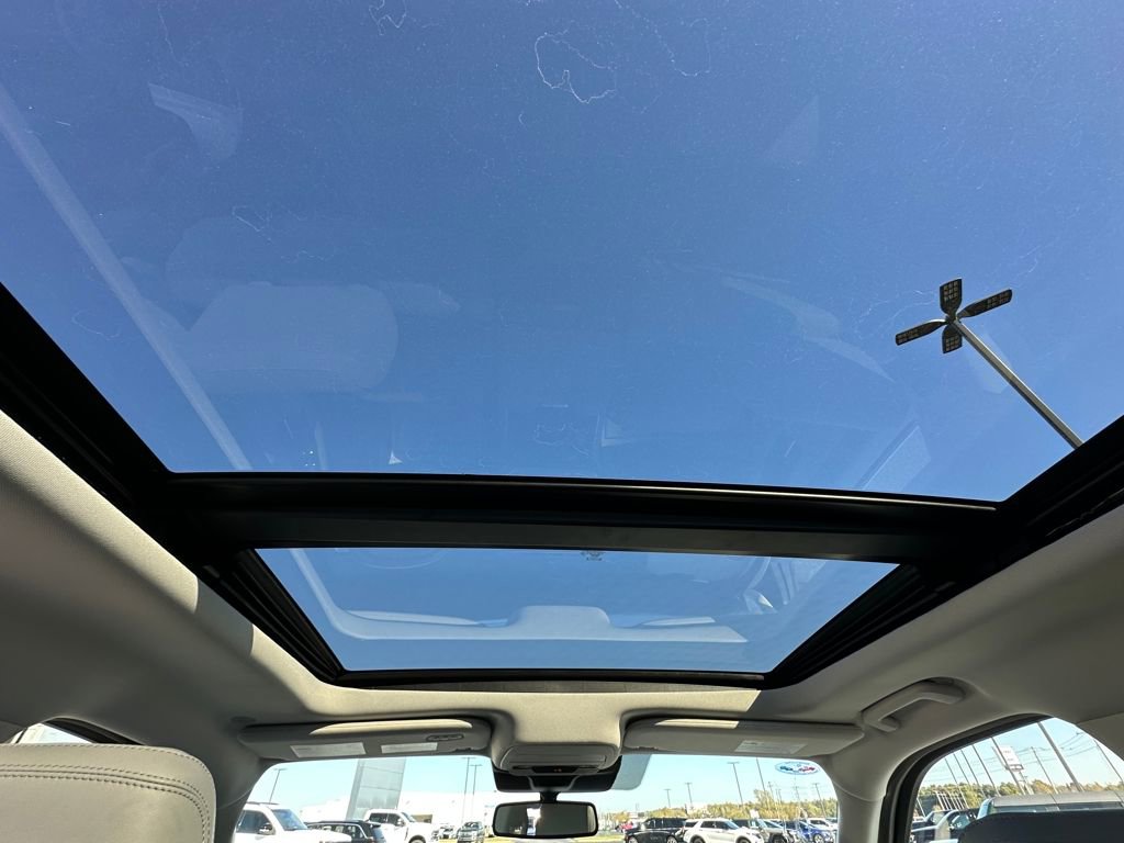 New 2025 Ford Expedition Active image 8