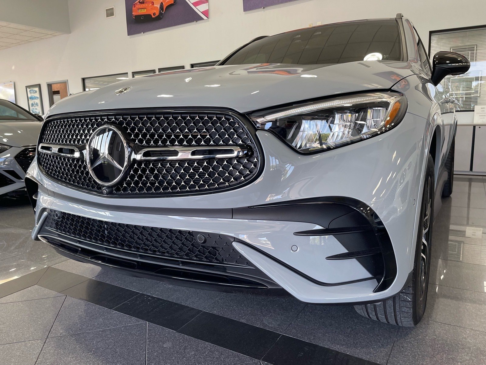 Used 2025 Mercedes-Benz GLC 300 4MATIC image 11