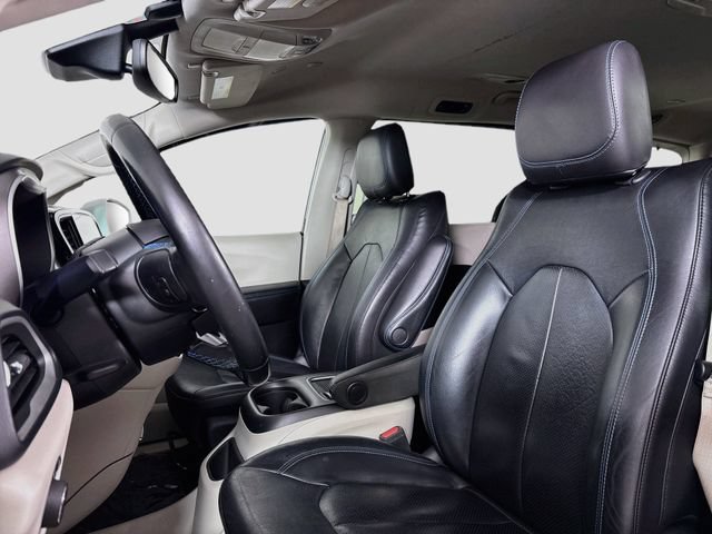 Used 2021 Chrysler Pacifica Touring-L FWD image 20