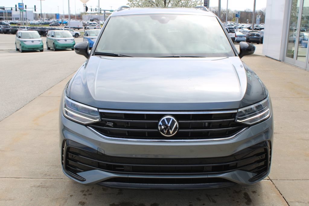 Certified 2024 Volkswagen Tiguan SE R-Line FWD image 2