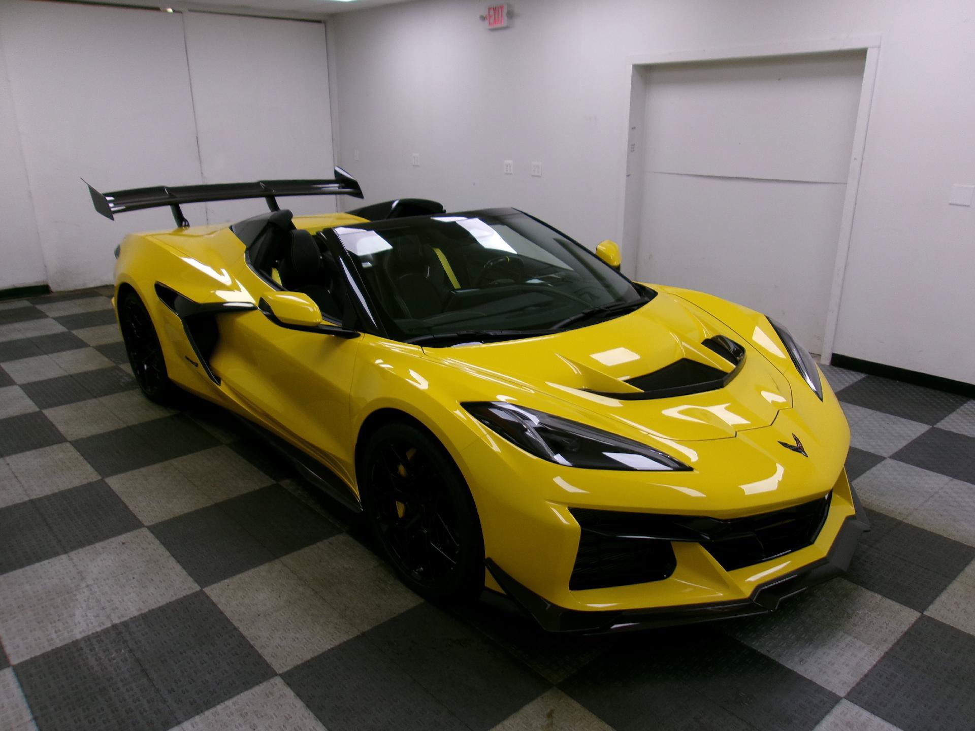 New 2026 Chevrolet Corvette ZR1 w/ ZR1 Carbon Fiber Aero Package RWD image 3