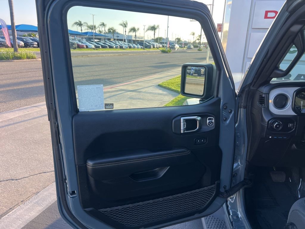 Used 2025 Jeep Wrangler Unlimited Sahara AWD/4WD image 27