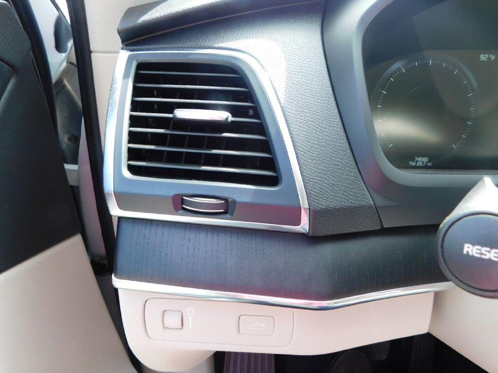 Used 2020 Volvo XC90 T5 Momentum w/ Protection Package Premier image 29