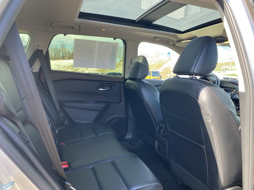 Used 2023 Nissan Rogue SL w/ SL Premium Package image 14