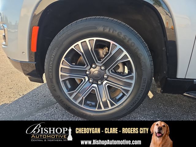 Used 2023 Jeep Wagoneer L Series II AWD/4WD image 29