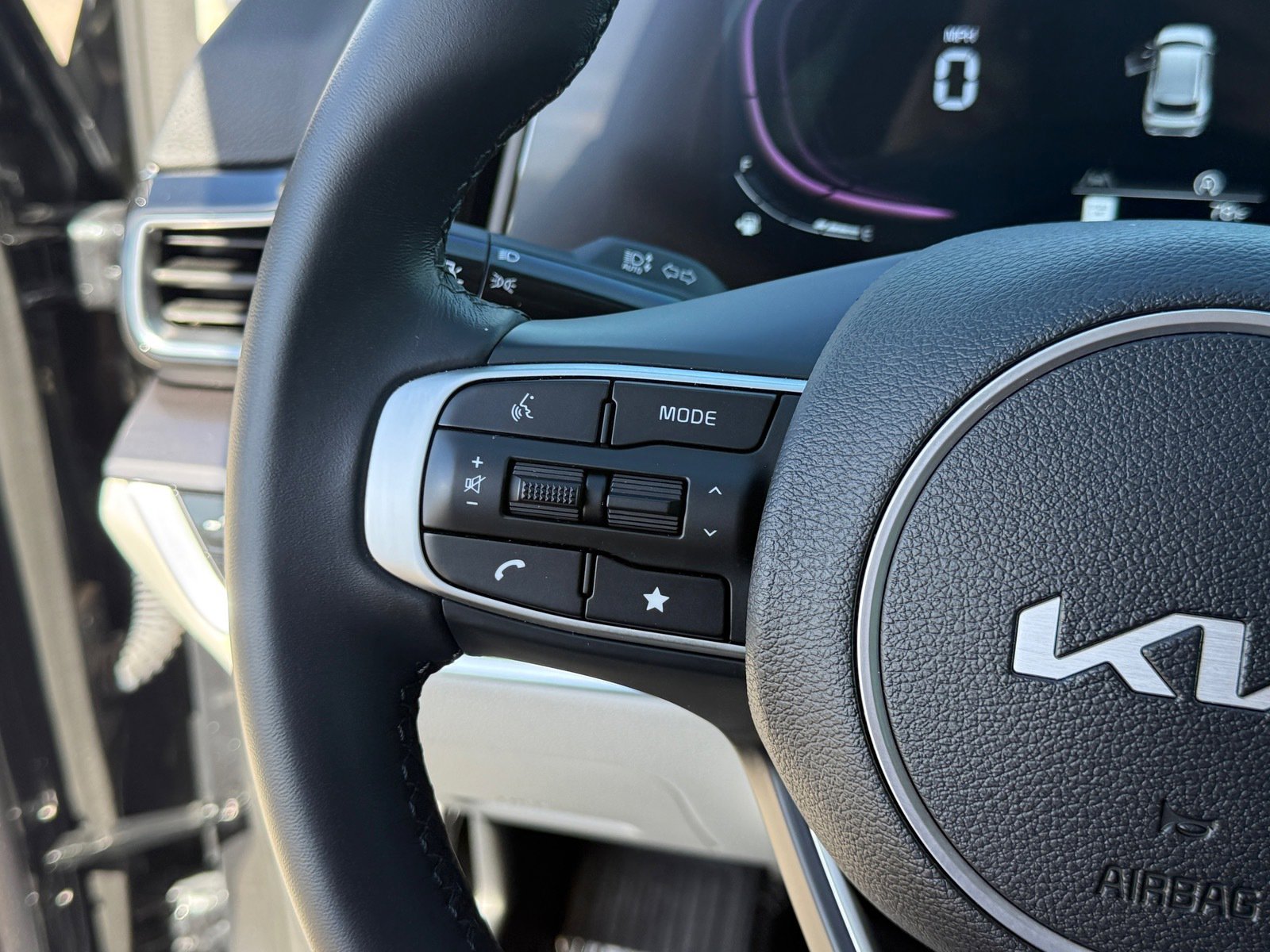 Used 2025 Kia Sportage EX image 14