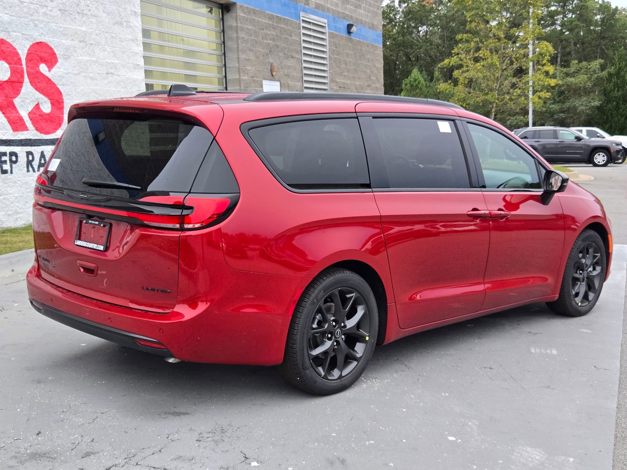 New 2026 Chrysler Pacifica Limited image 7