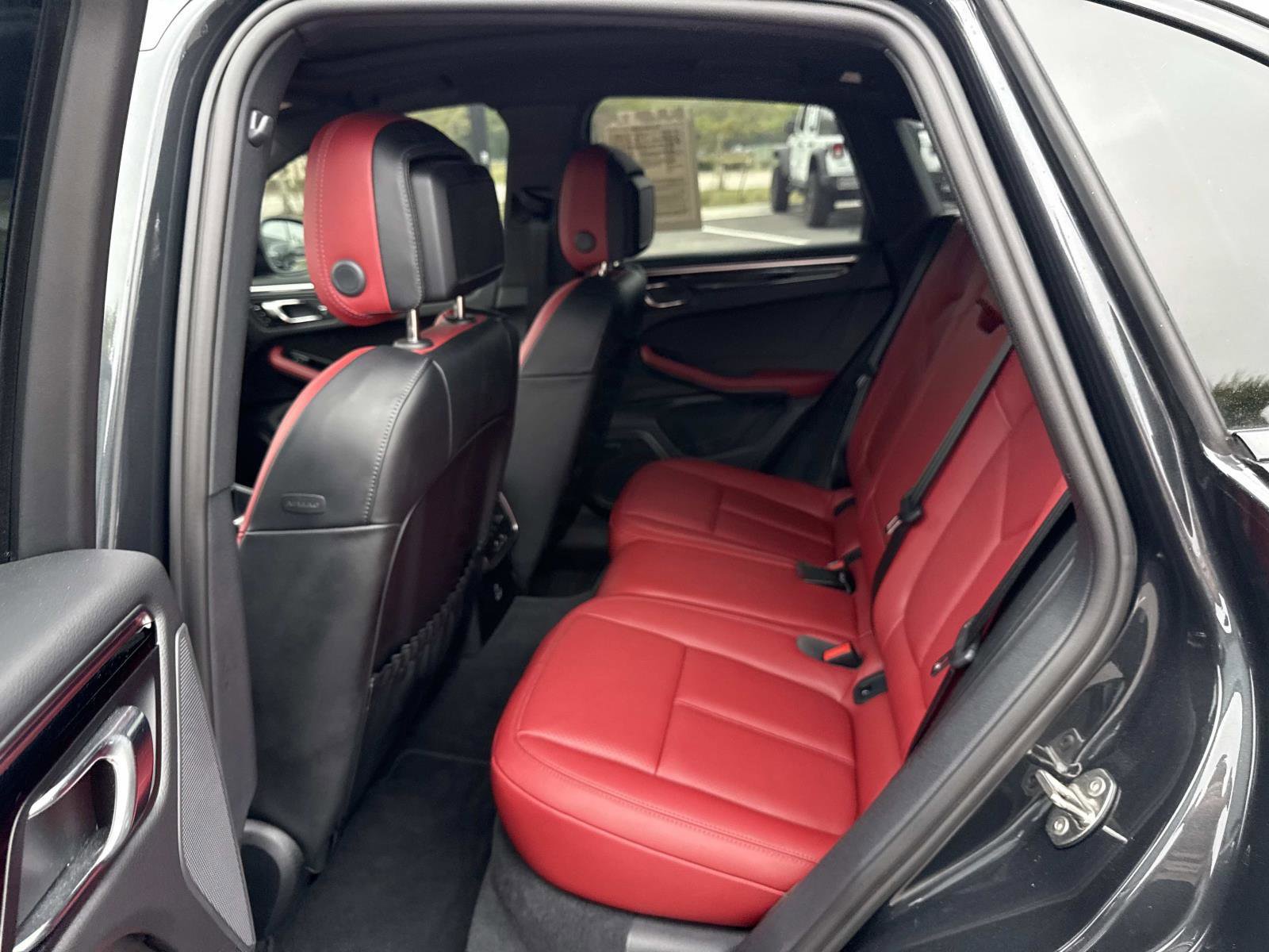 Used 2024 Porsche Macan image 15