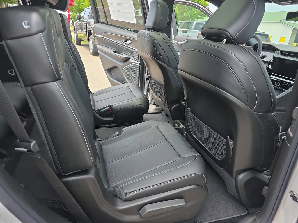 New 2026 Jeep Grand Cherokee L Limited AWD/4WD image 11