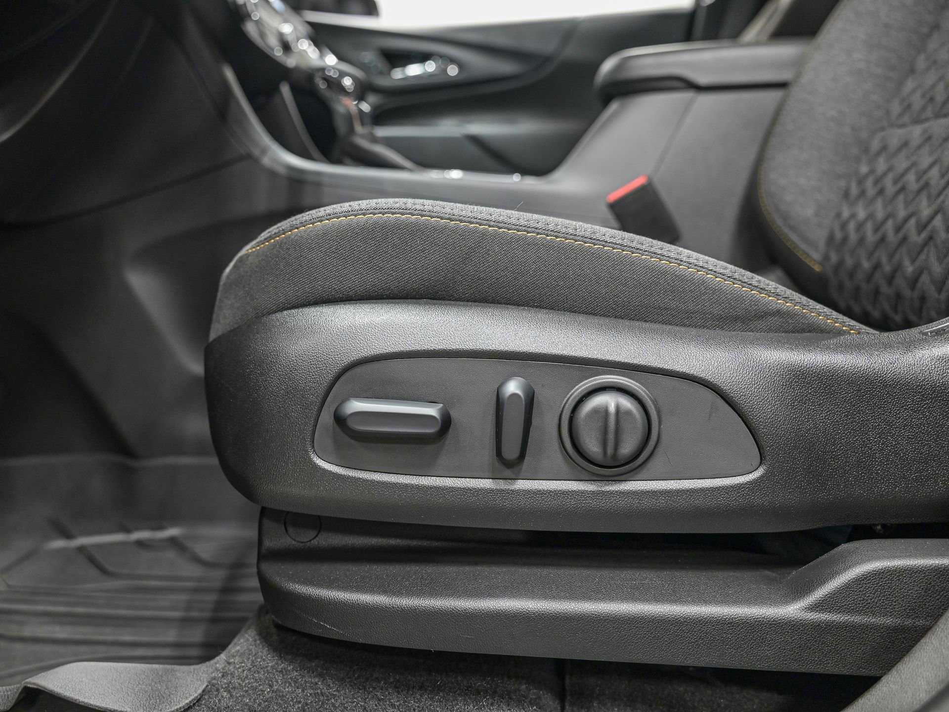 Used 2023 Chevrolet Equinox LT image 14