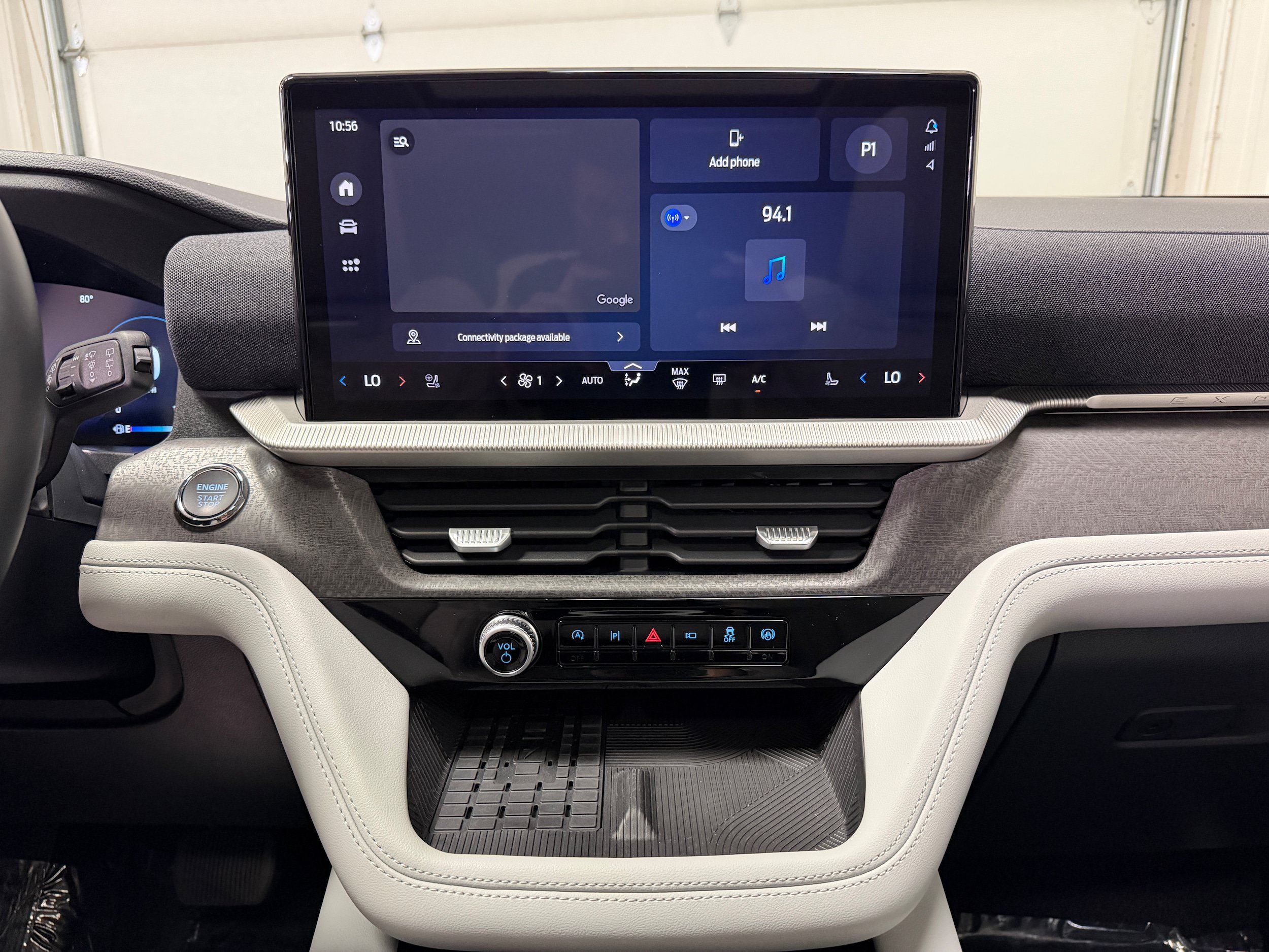Used 2025 Ford Explorer Platinum w/ Ultimate Package AWD/4WD image 19