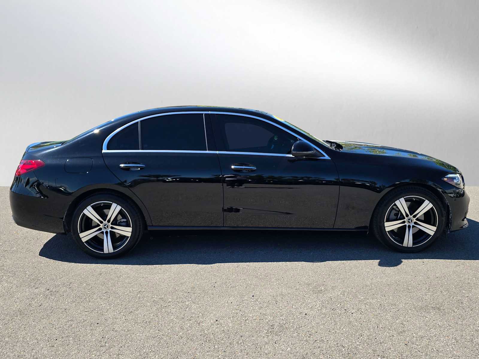 Used 2025 Mercedes-Benz C 300 Sedan image 2