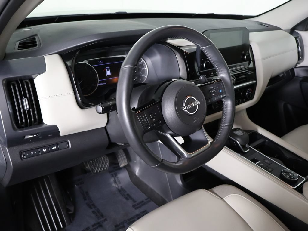Used 2023 Nissan Pathfinder SL AWD/4WD image 27