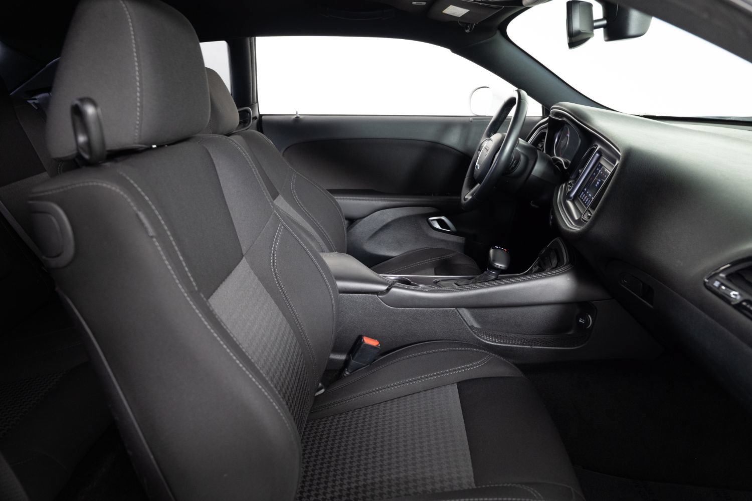 Used 2018 Dodge Challenger SXT RWD image 27