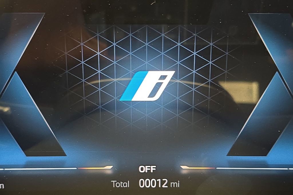 New 2026 BMW i7 xDrive60 w/ Executive Package image 16