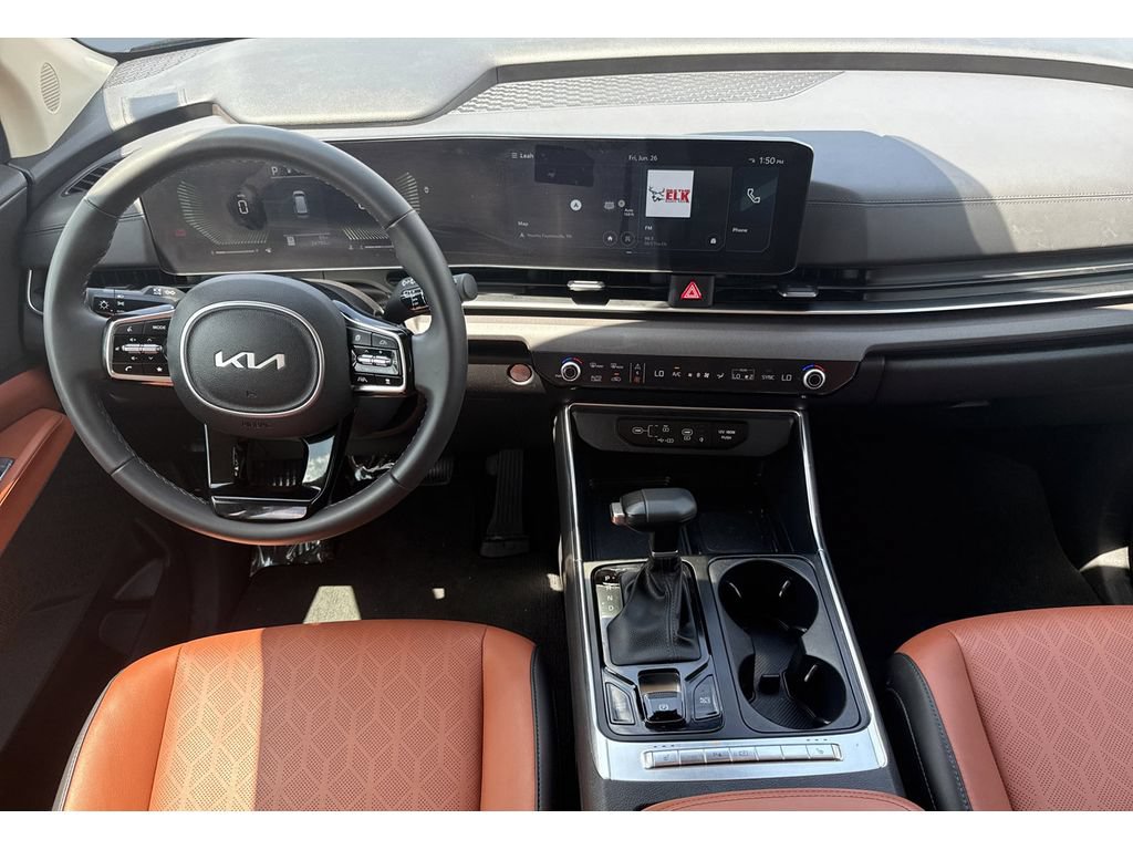 Used 2025 Kia Carnival EX FWD image 10