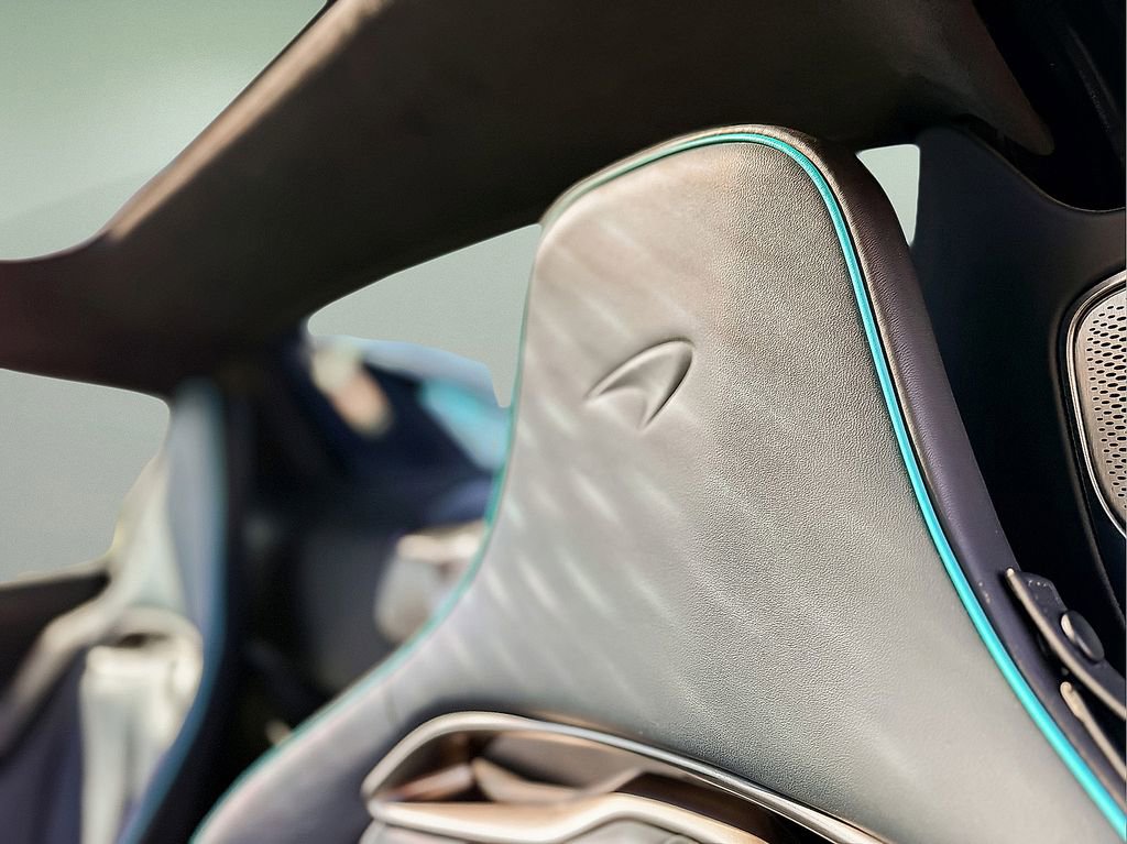 Used 2025 McLaren Artura Spider RWD image 19