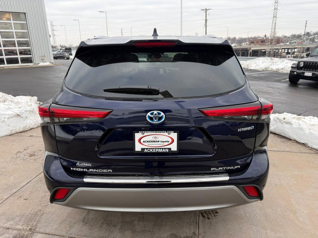 Certified 2022 Toyota Highlander Platinum image 9