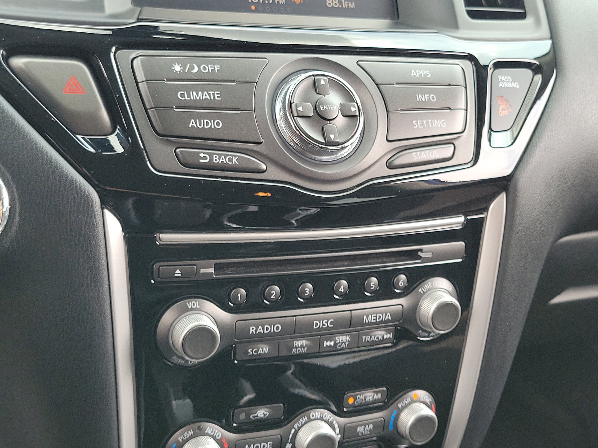 Used 2020 Nissan Pathfinder SV image 23