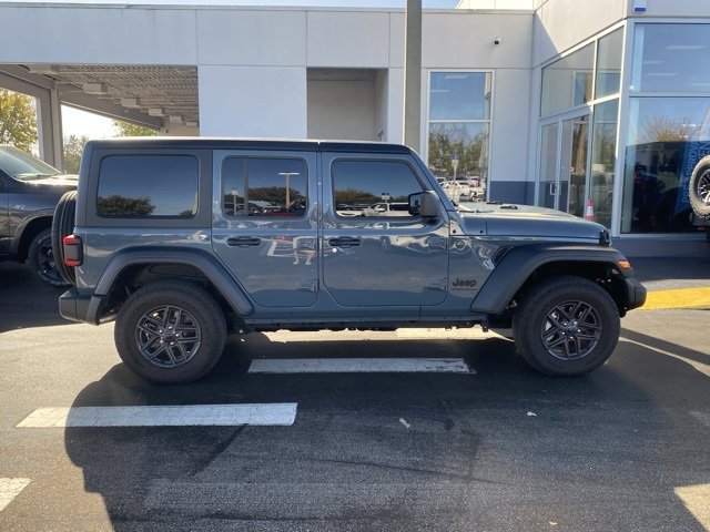 Used 2025 Jeep Wrangler Sport S image 9