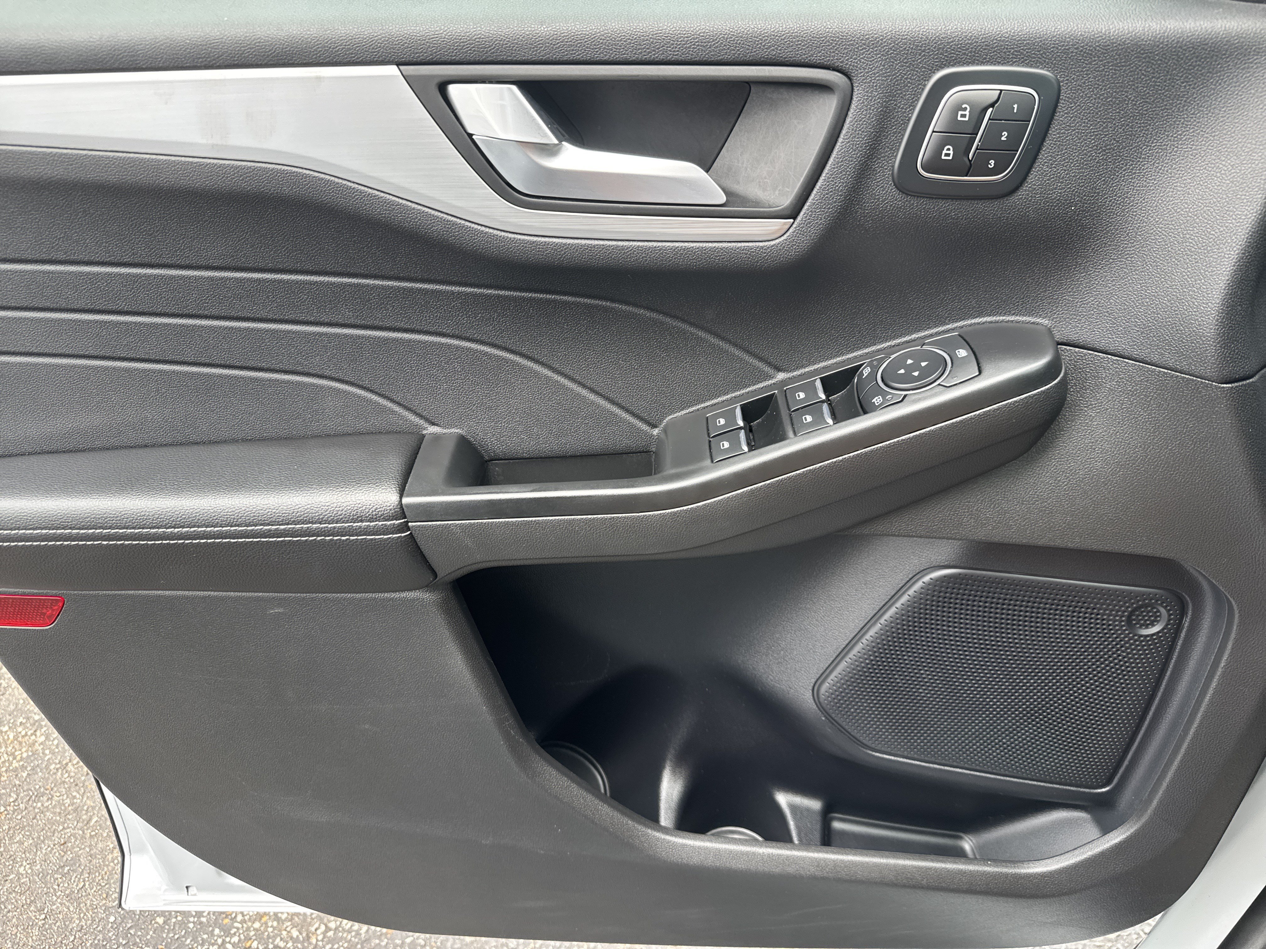 Certified 2025 Ford Escape Platinum AWD/4WD image 14