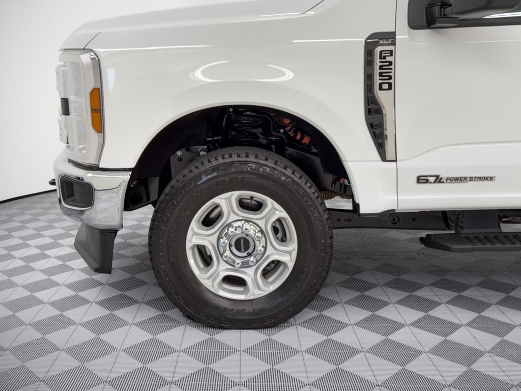Used 2025 Ford F250 XLT w/ FX4 Off-Road Package AWD/4WD image 12
