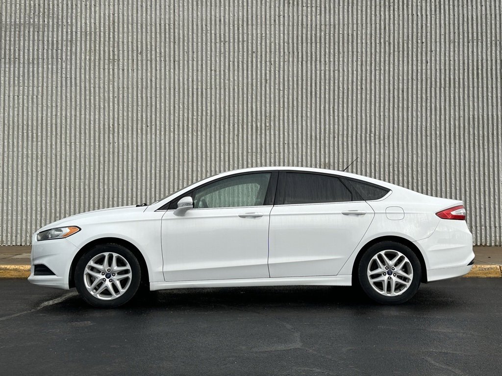 Used 2014 Ford Fusion SE image 2