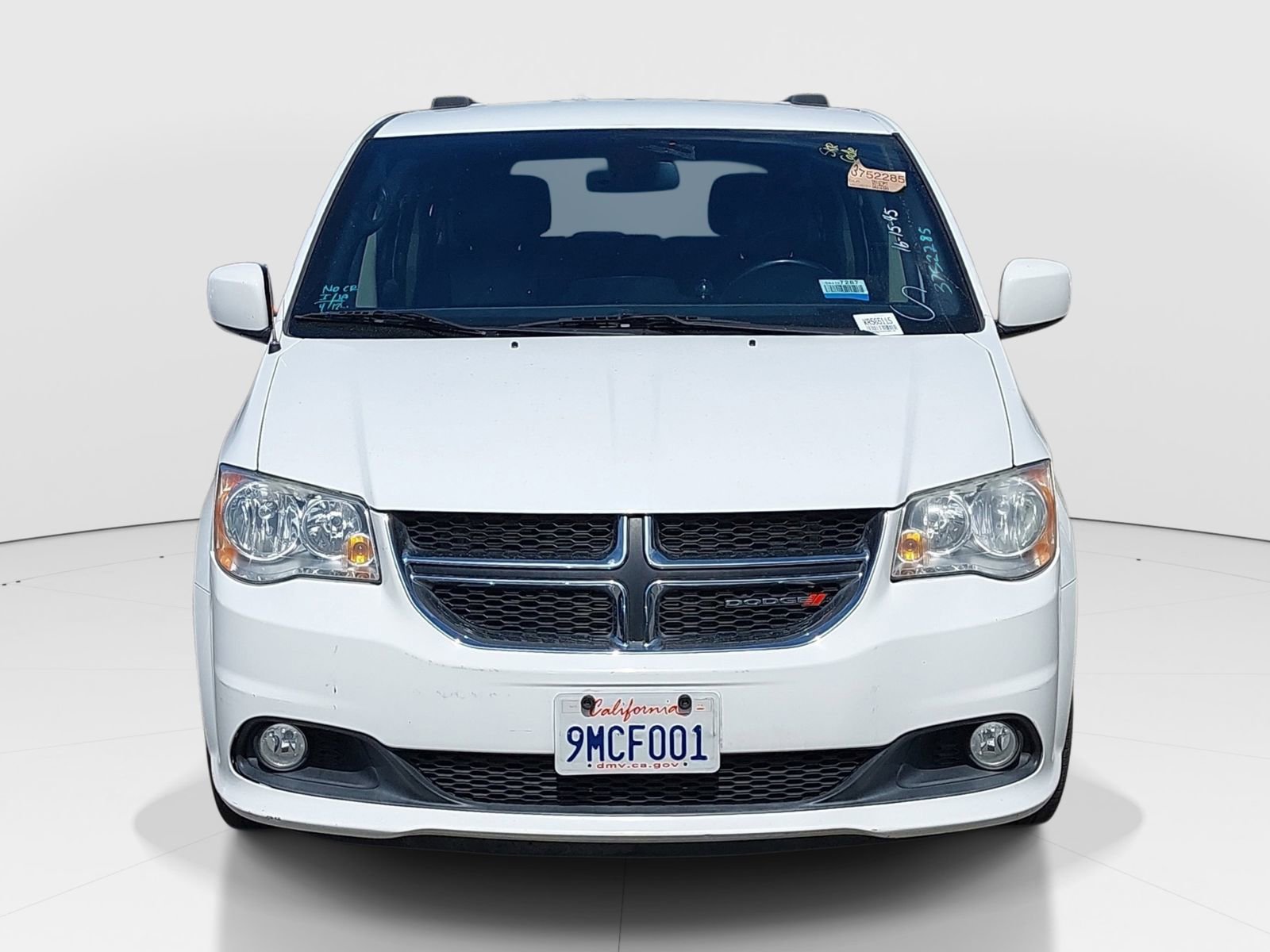 Used 2019 Dodge Grand Caravan SXT FWD image 2