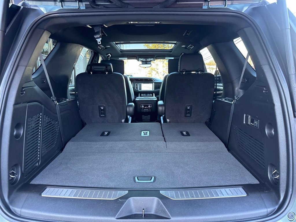 Used 2024 GMC Yukon Denali w/ Denali Reserve Package image 13