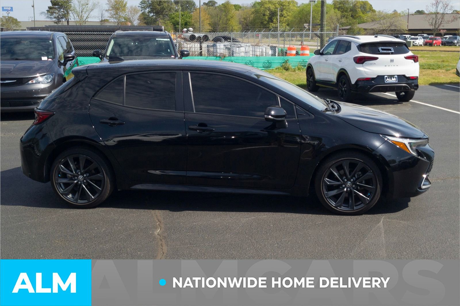 Used 2025 Toyota Corolla XSE FWD image 5