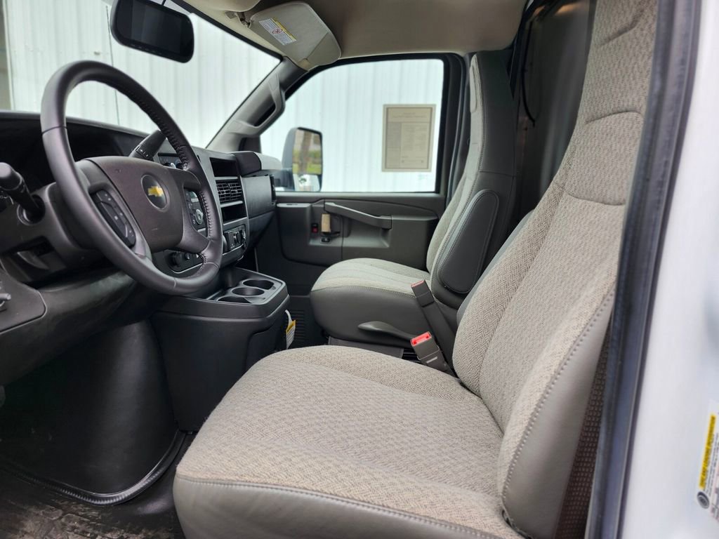 Used 2022 Chevrolet Express 3500 w/ Power Convenience Package RWD image 10