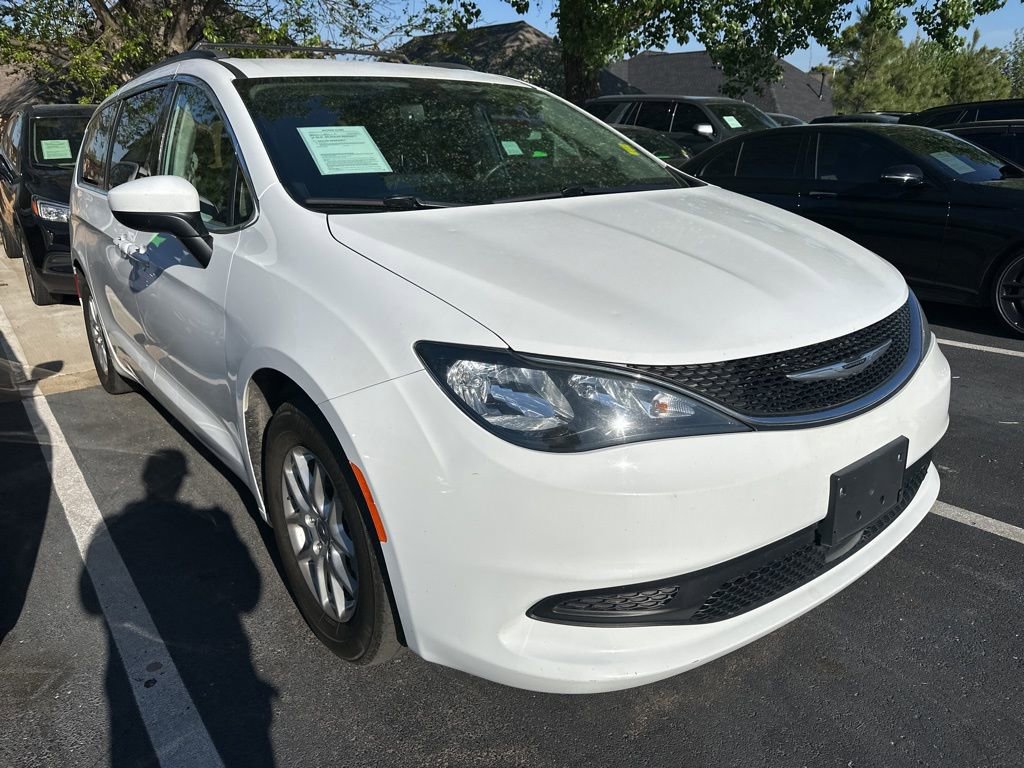 Used 2021 Chrysler Voyager Lxi image 2