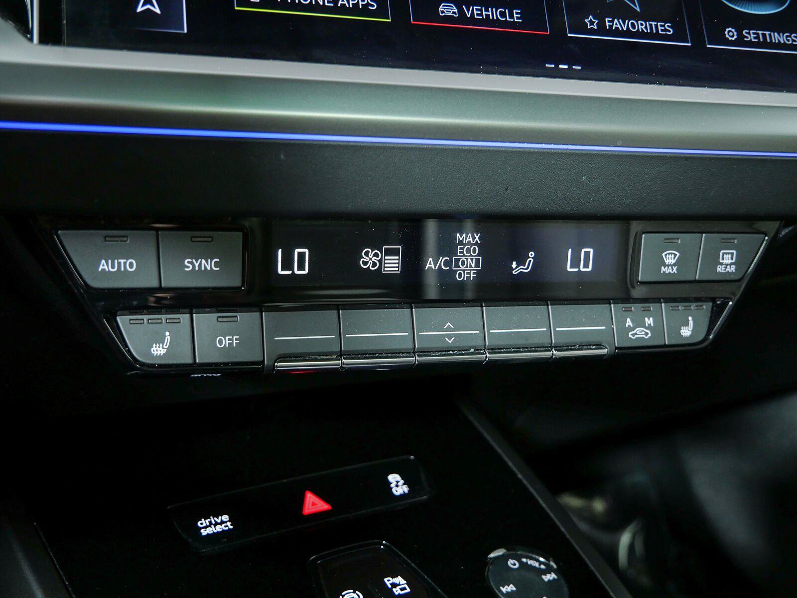 Used 2023 Audi Q4 e-tron Prestige AWD/4WD image 16