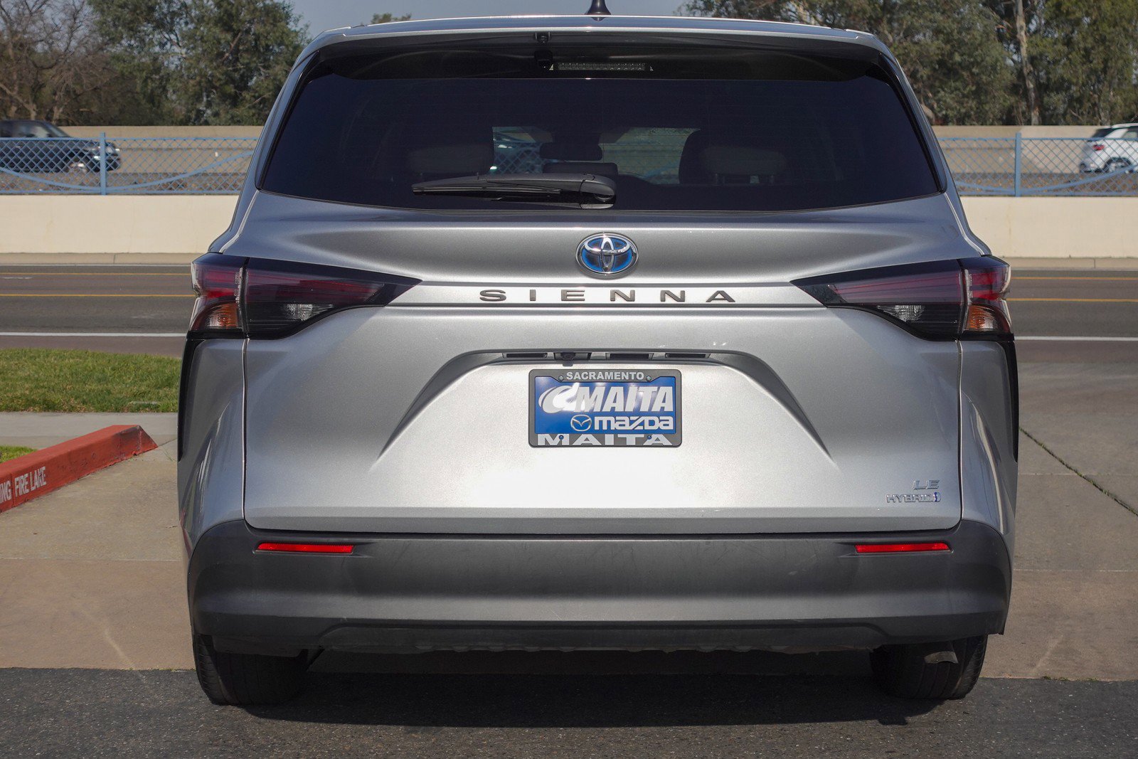 Used 2024 Toyota Sienna LE image 6