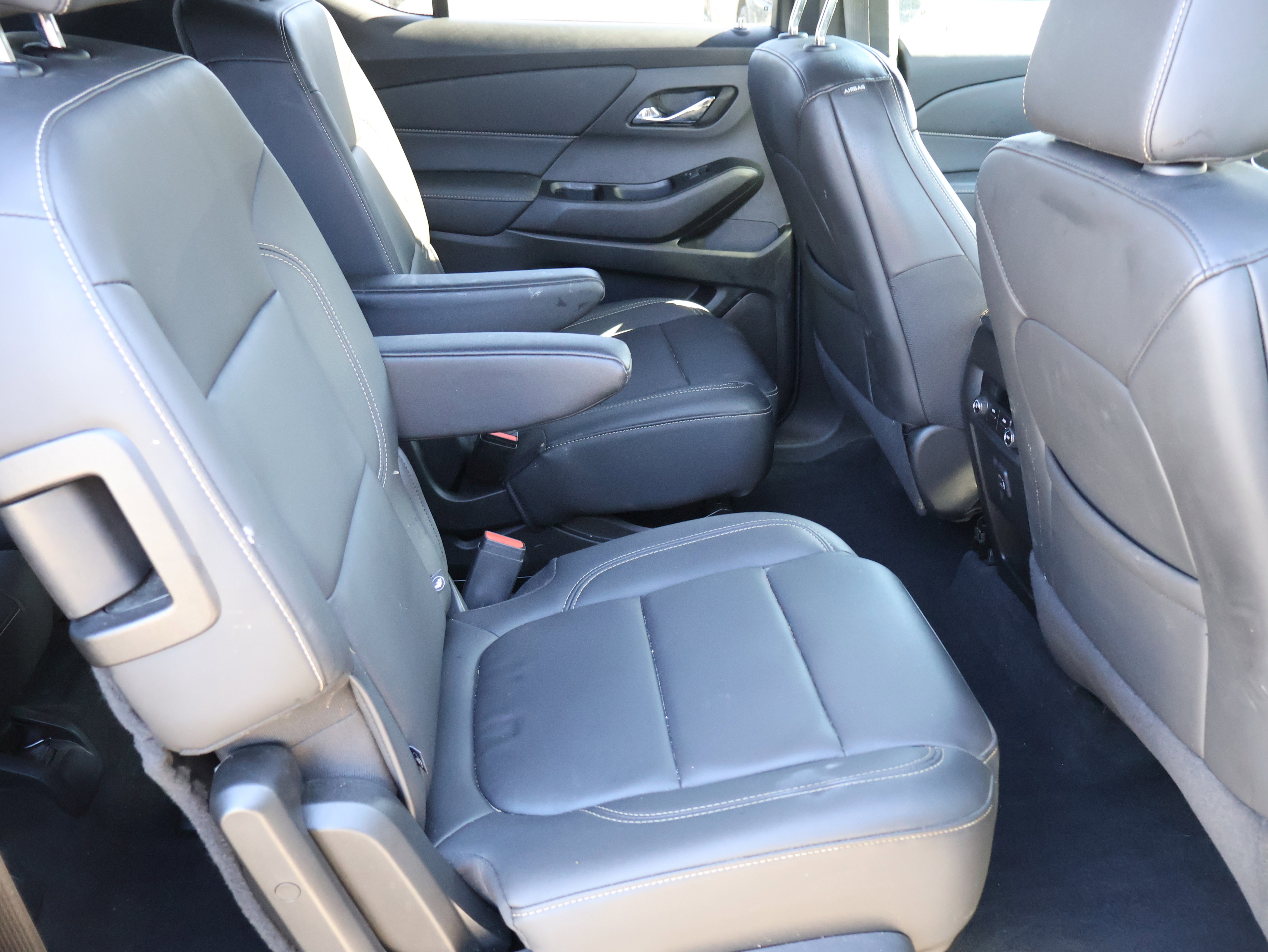 Used 2023 Chevrolet Traverse LT image 13