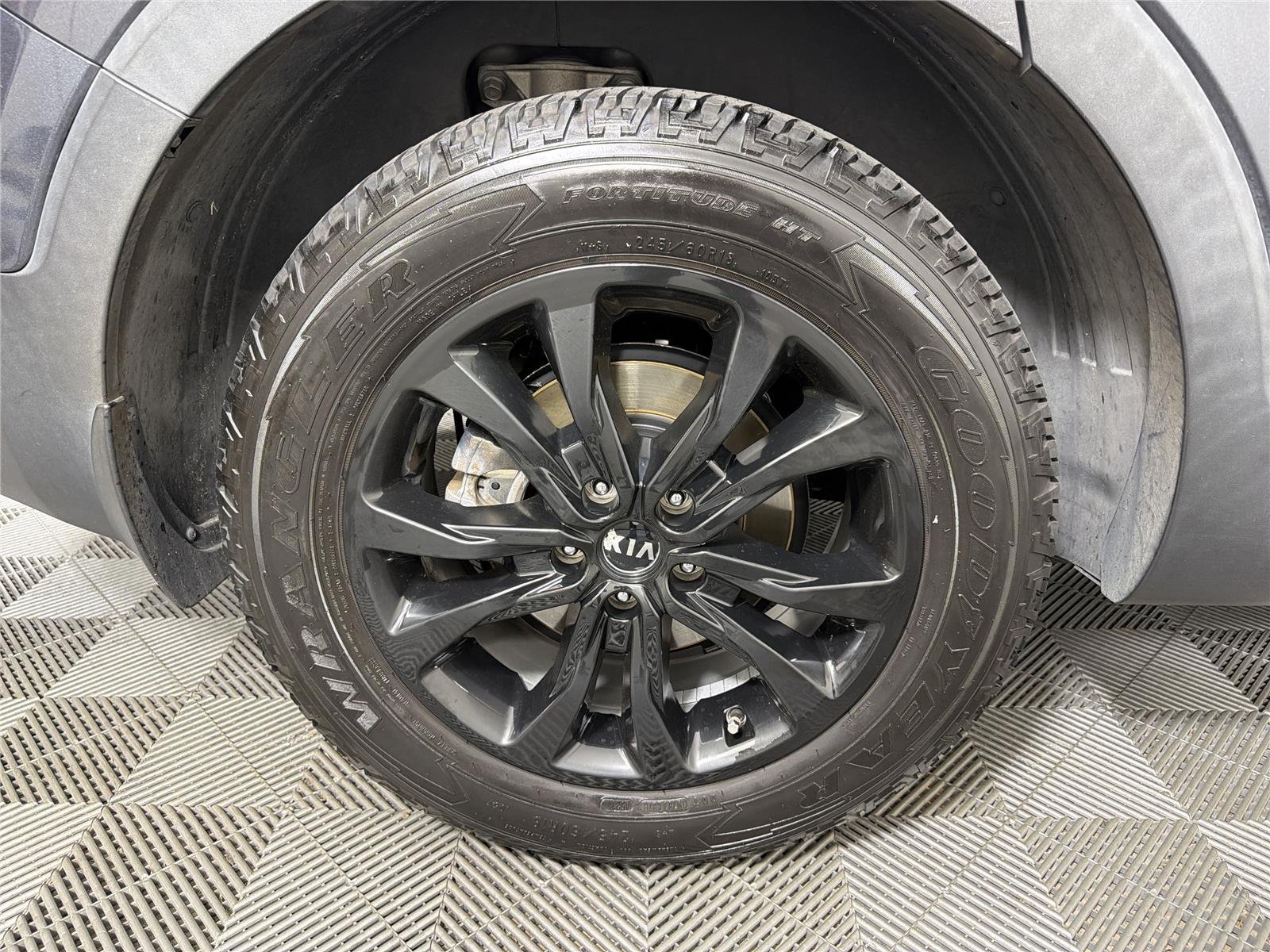 Used 2021 Kia Telluride LX FWD image 16