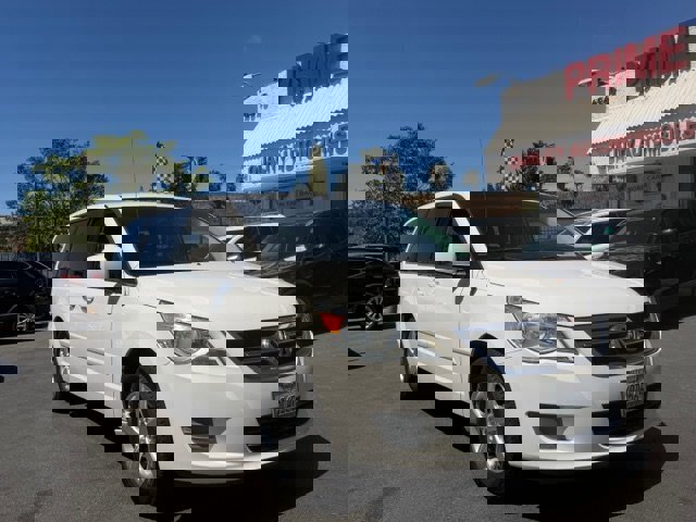 Used 2010 Volkswagen Routan SE image 9