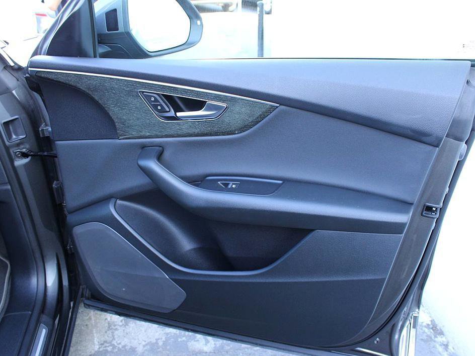 Used 2019 Audi Q8 Premium w/ Convenience Package image 22