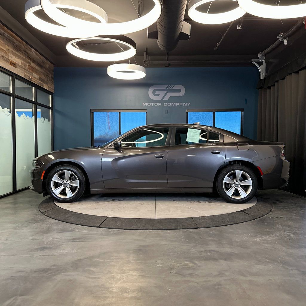 Used 2017 Dodge Charger SXT image 6