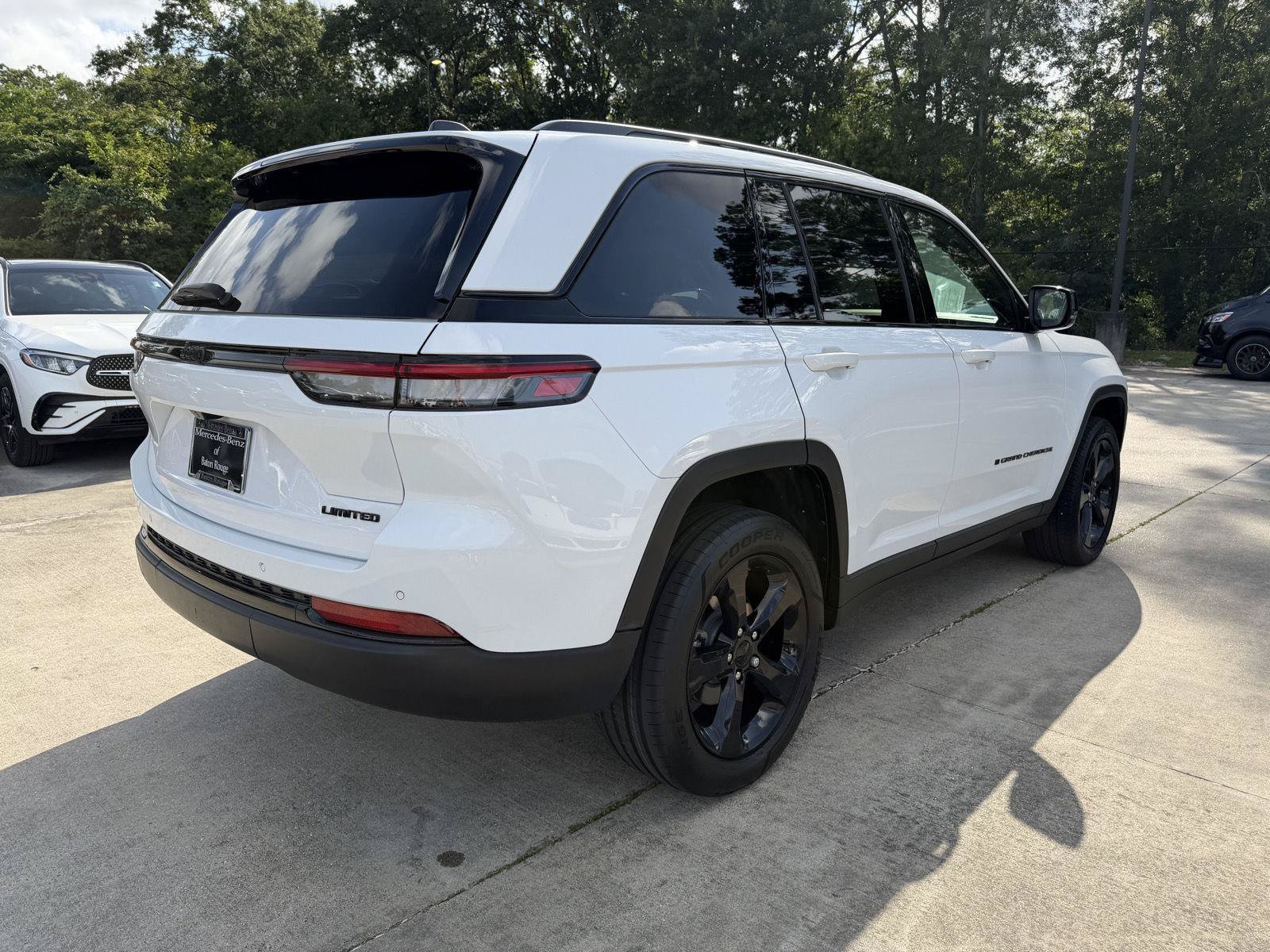 Used 2024 Jeep Grand Cherokee Limited w/ Black Appearance Package RWD image 25