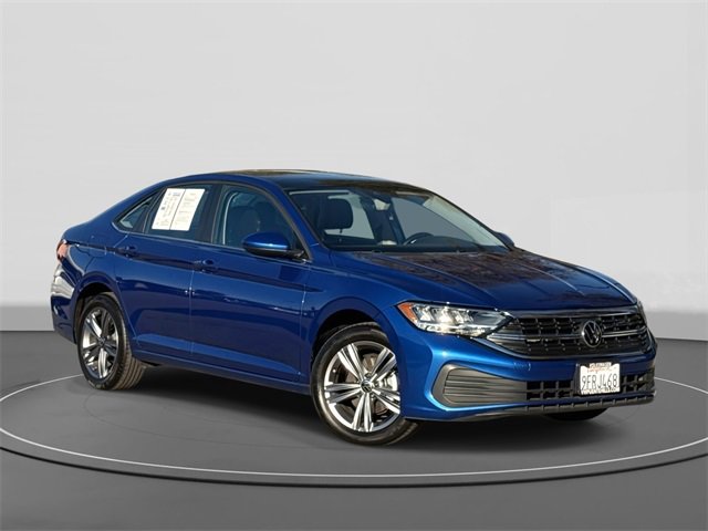 Used 2023 Volkswagen Jetta SE w/ Panoramic Sunroof Package