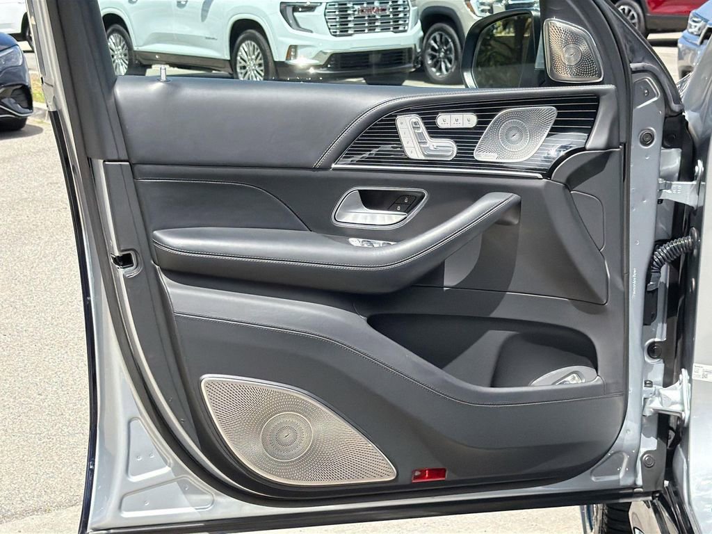 Used 2022 Mercedes-Benz Maybach GLS 600 4MATIC image 17