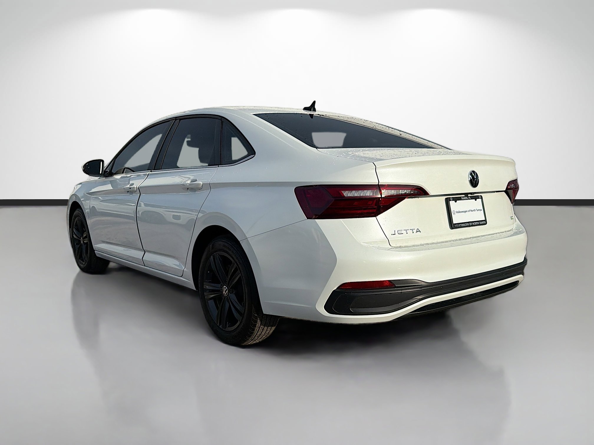 Used 2024 Volkswagen Jetta SE w/ Panoramic Sunroof Package FWD image 5