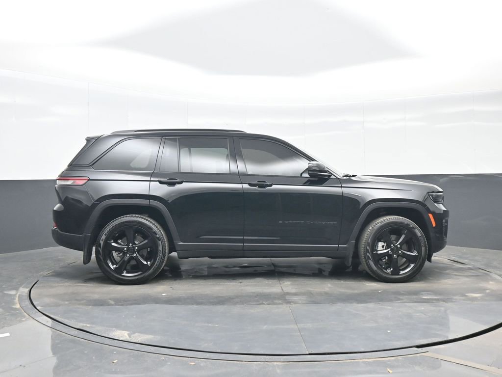 Used 2025 Jeep Grand Cherokee Limited w/ Black Appearance Package image 7