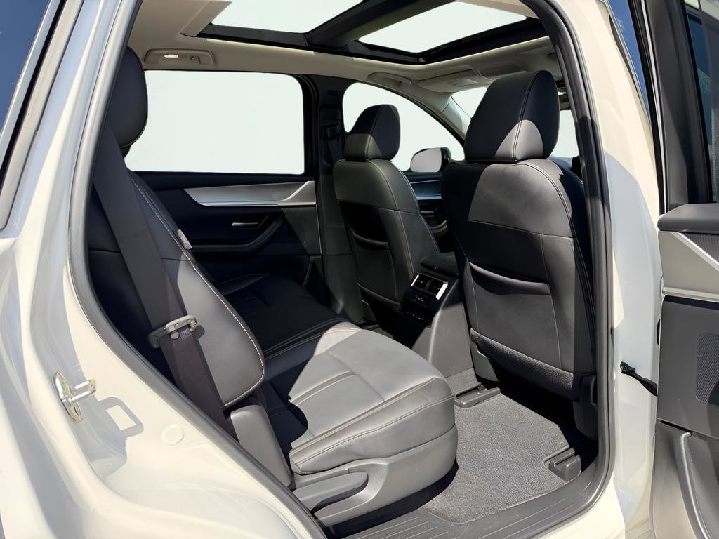 Used 2025 MAZDA CX-70 Plug-In Hybrid w/ Premium Pkg image 30