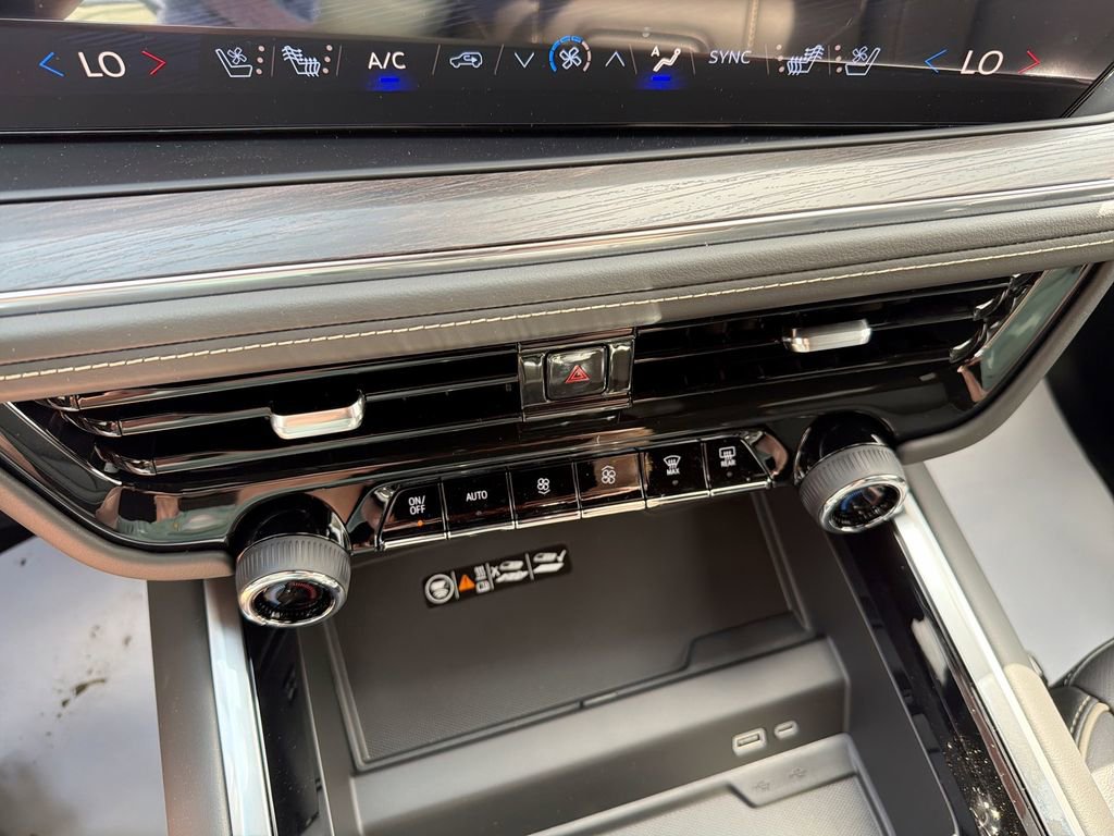 New 2026 Chevrolet Suburban Premier w/ Sun And Tow Package AWD/4WD image 17