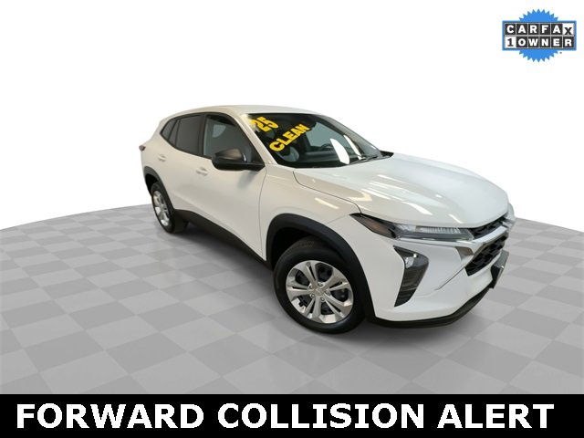 Certified 2025 Chevrolet Trax LS image 2