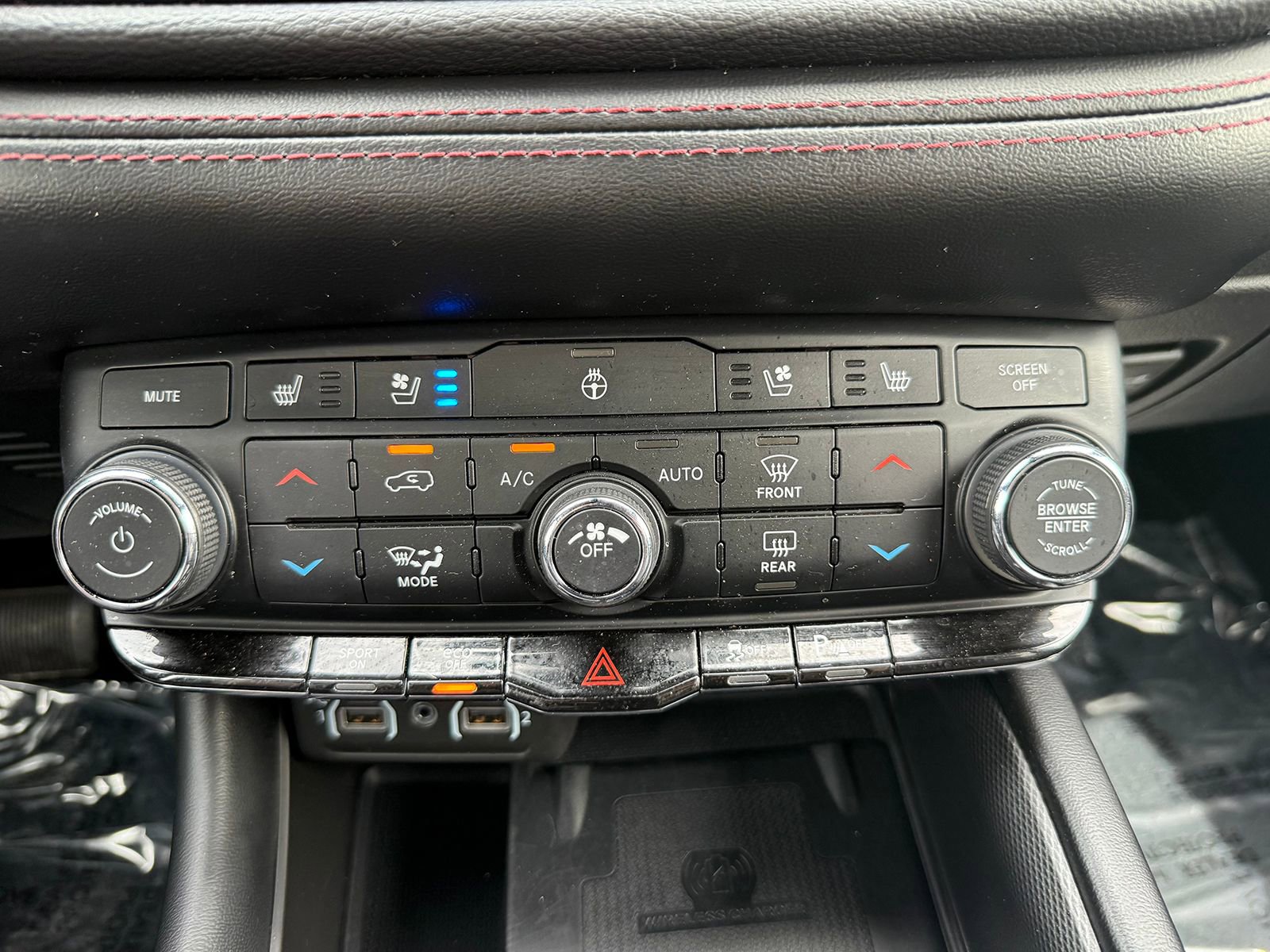 Used 2021 Dodge Durango R/T w/ Blacktop Package AWD/4WD image 30
