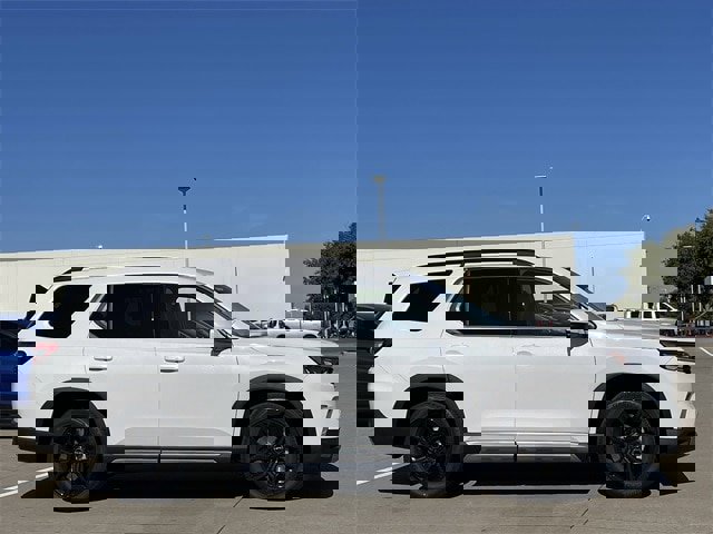 New 2025 Honda Pilot Touring image 3